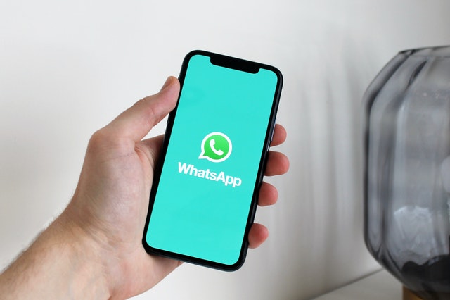 Can I use the same WhatsApp account on 2 phones